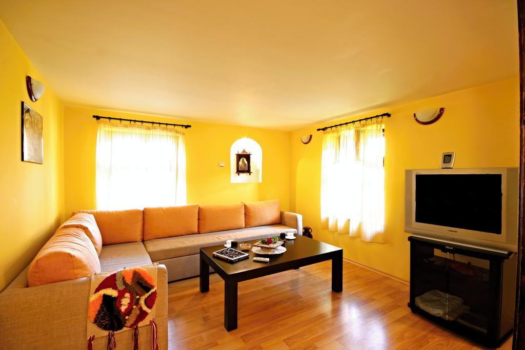 Private 4Br-2Ba Guest House Dryanovo With Pool And Free Parking Exteriör bild
